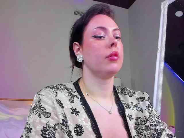 HottyAlba webcam