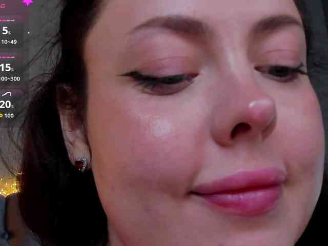 HottyAlba webcam