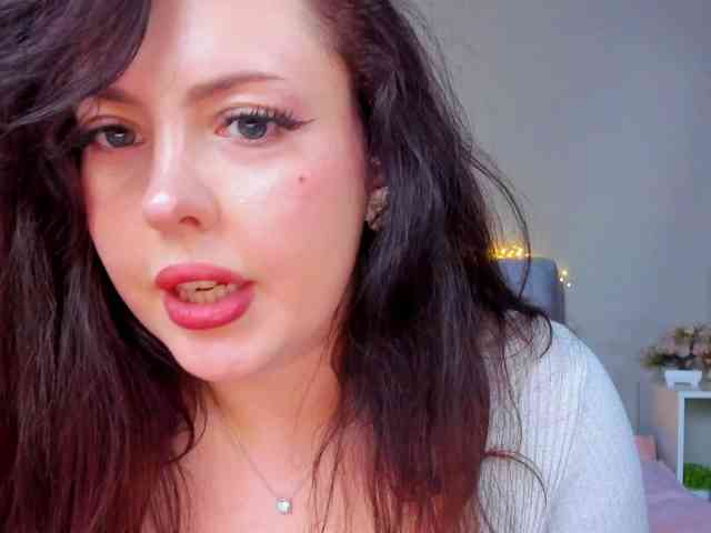 HottyAlba webcam