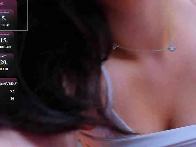 HottyAlba webcam