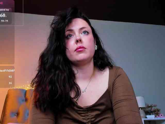 HottyAlba webcam