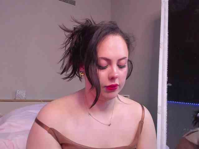 HottyAlba webcam