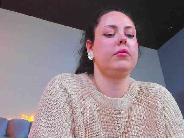 HottyAlba webcam