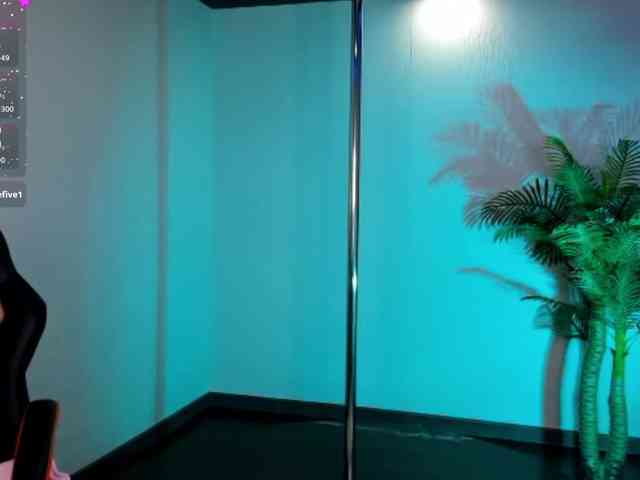 HottyAlba webcam