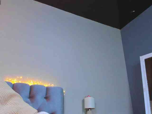 HottyAlba webcam