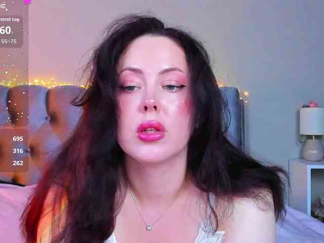 HottyAlba webcam