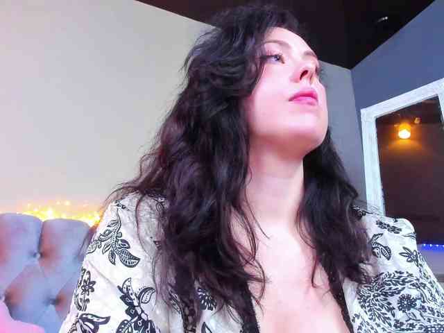 HottyAlba webcam