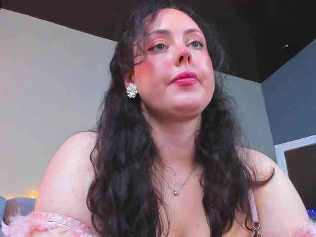 HottyAlba webcam