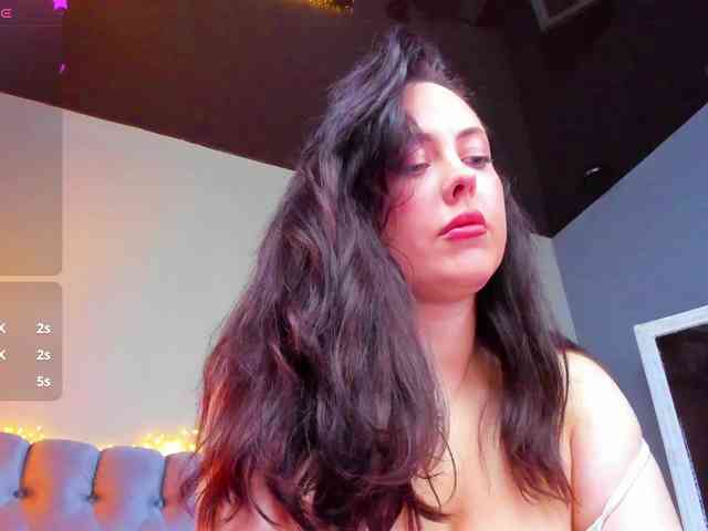 HottyAlba webcam
