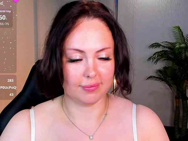 HottyAlba webcam