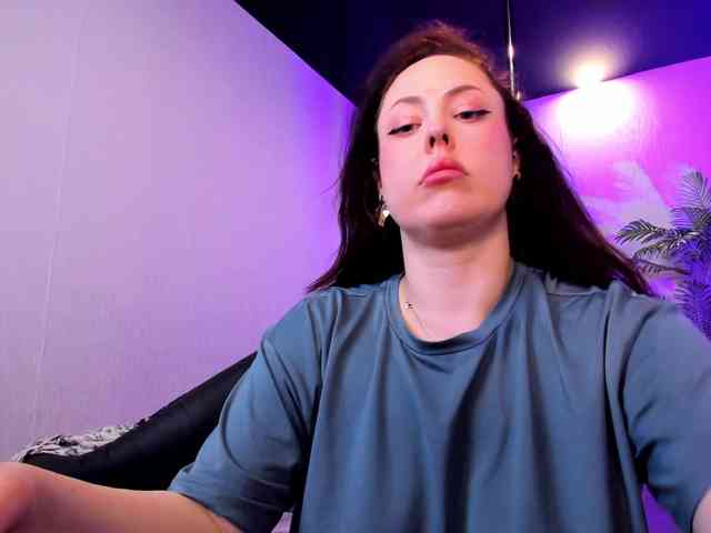 HottyAlba webcam