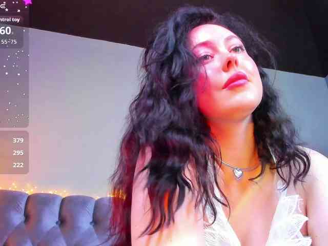 HottyAlba webcam
