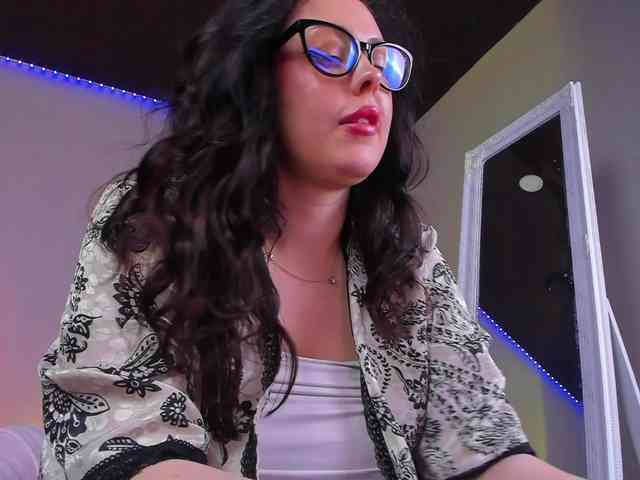 HottyAlba webcam