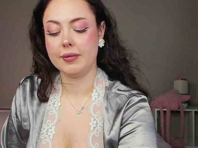 HottyAlba webcam