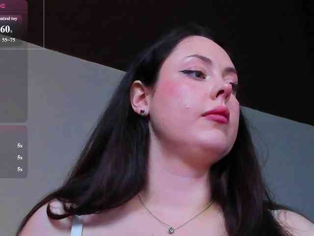 HottyAlba webcam