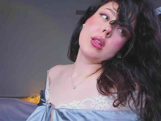 HottyAlba webcam