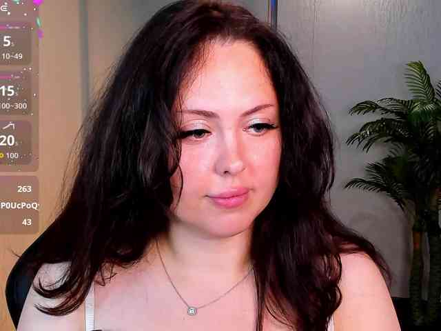 HottyAlba webcam