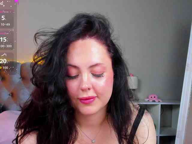 HottyAlba webcam