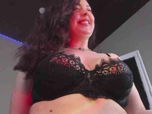 HottyAlba webcam