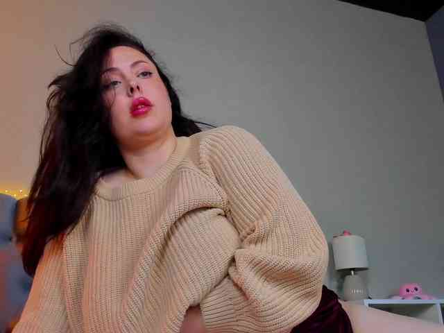 HottyAlba webcam