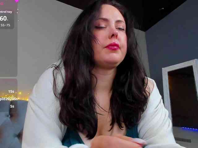 HottyAlba webcam