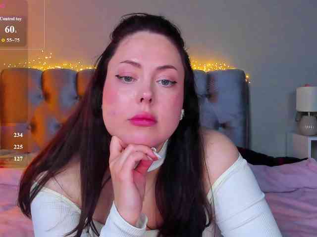 HottyAlba webcam
