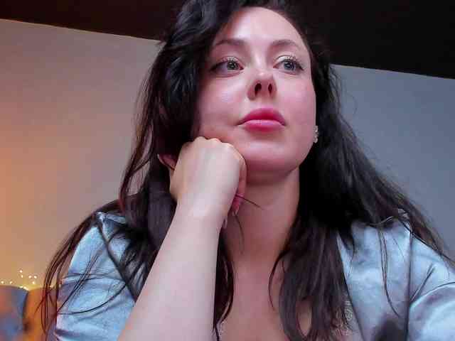 HottyAlba webcam