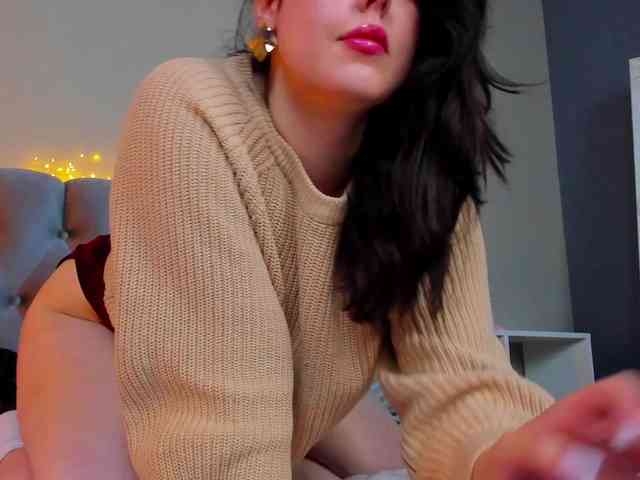 HottyAlba webcam
