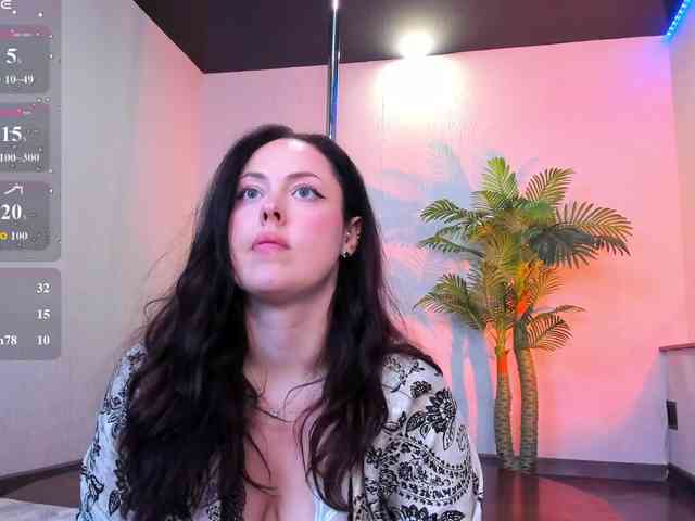 HottyAlba webcam