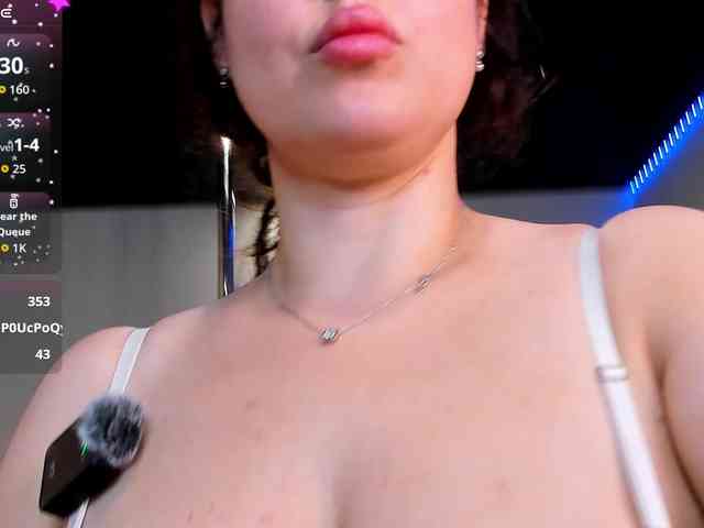 HottyAlba webcam