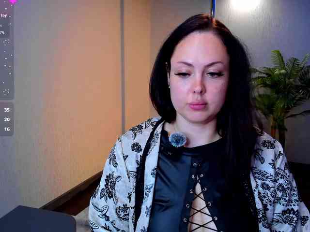 HottyAlba webcam