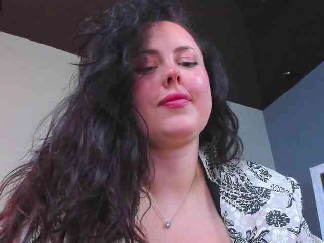 HottyAlba webcam