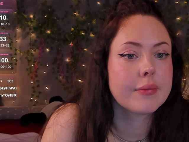 HottyAlba webcam