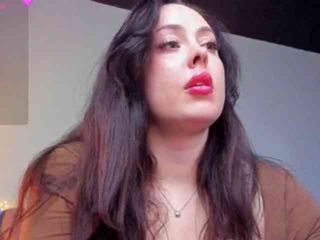 HottyAlba webcam