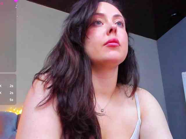 HottyAlba webcam