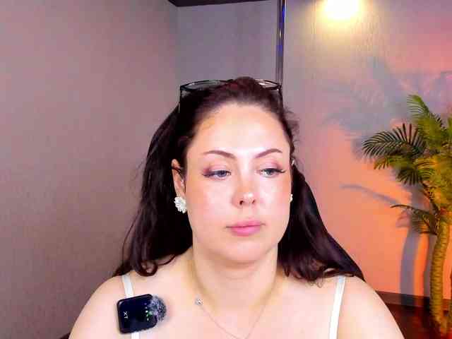 HottyAlba webcam