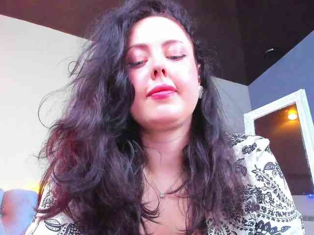 HottyAlba webcam