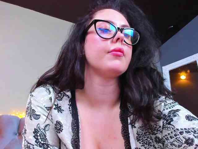 HottyAlba webcam
