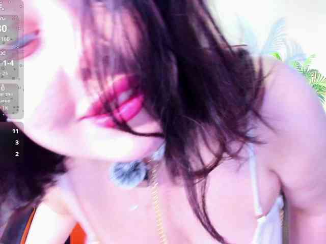 HottyAlba webcam