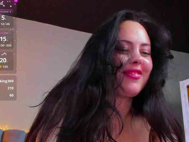 HottyAlba webcam