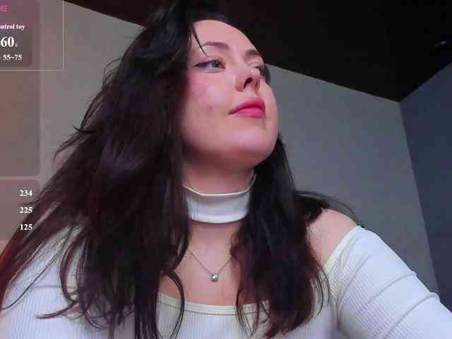 HottyAlba webcam