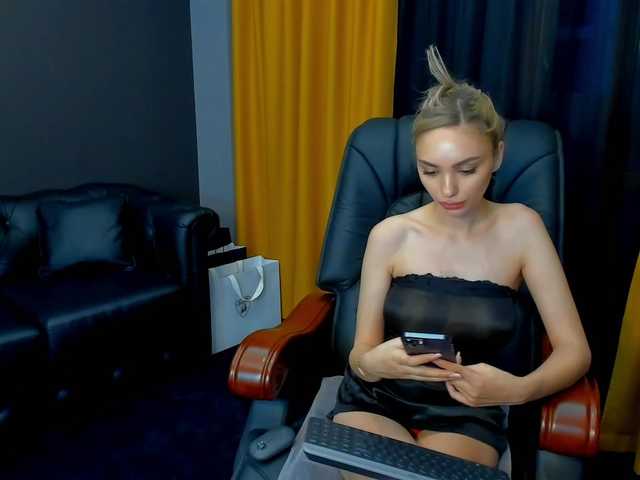 HaleySweet18 live cam on BongaCams