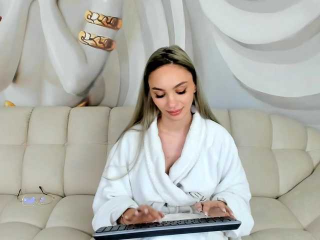 Sex chat gratuit in direct cu HaleySweet18 pe BongaCams