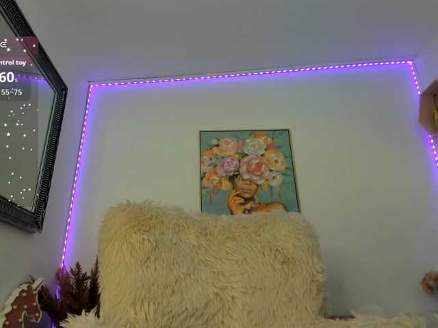 Ember-Luna live cam preview