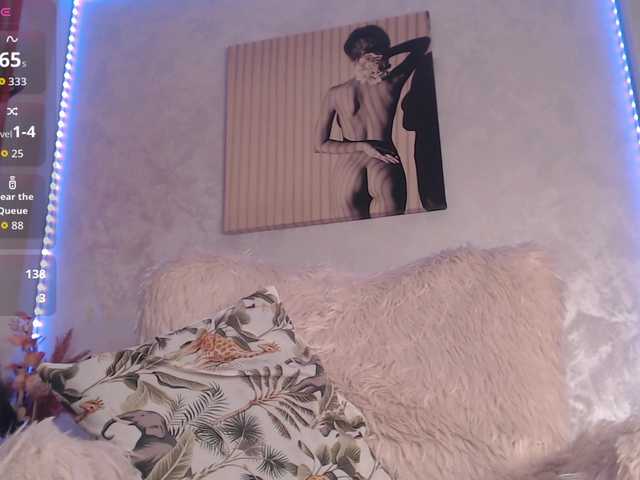 Ember-Luna live cam on BongaCams