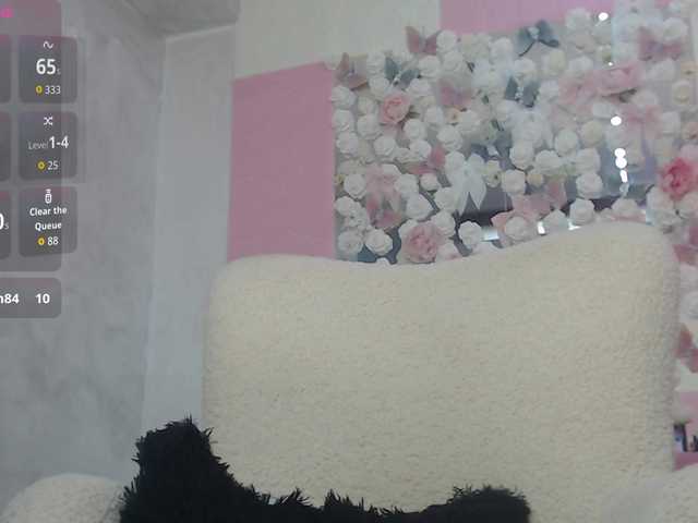 Ember-Luna live cam on BongaCams