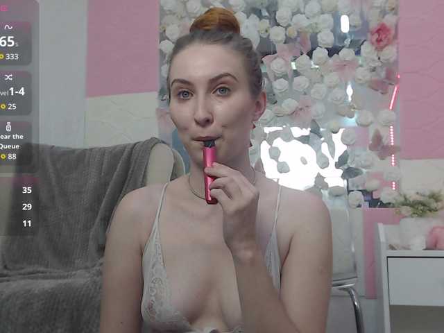 Ember-Luna live cam on BongaCams