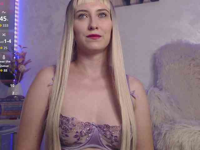 Ember-Luna Live Webcam on BongaCams