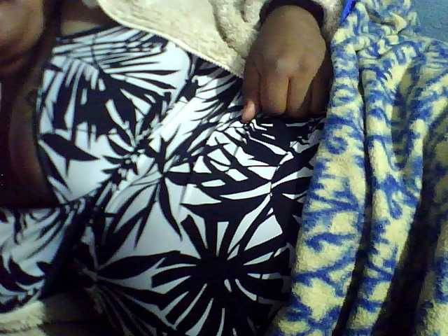 Kisshot2 live cam on BongaCams