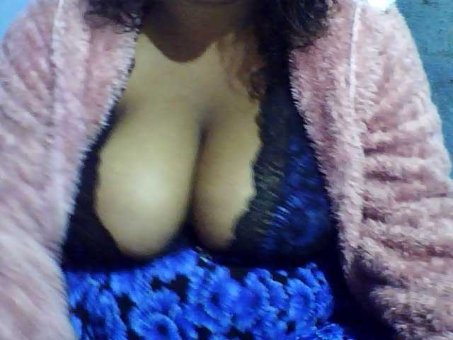 Kisshot2 live cam on BongaCams